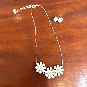 Daisy Necklace Set White Stud Flower Earrings X tag 17" - 19" long Jewelry